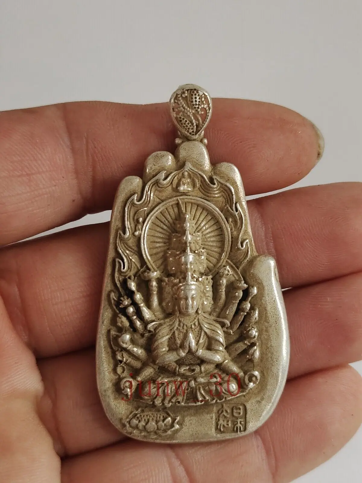 

Старый резной тибетский серебряный амулет-кулон Guanyin из меди