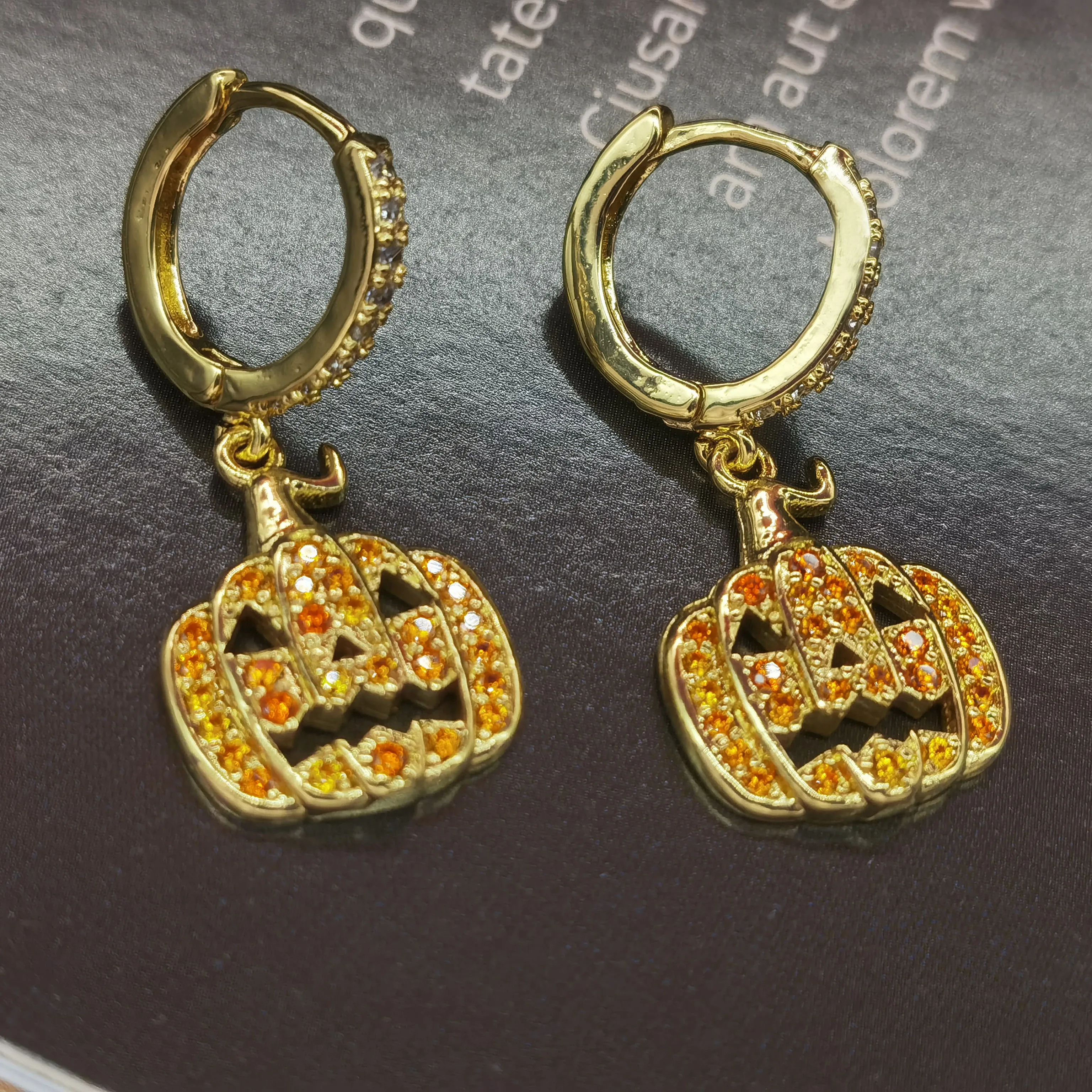 

Новинка, модные серьги для Хэллоуина с золотыми шипами и кубическим цирконием, пара медных сережек с тыквенным наконечником, серьги-кольца ...