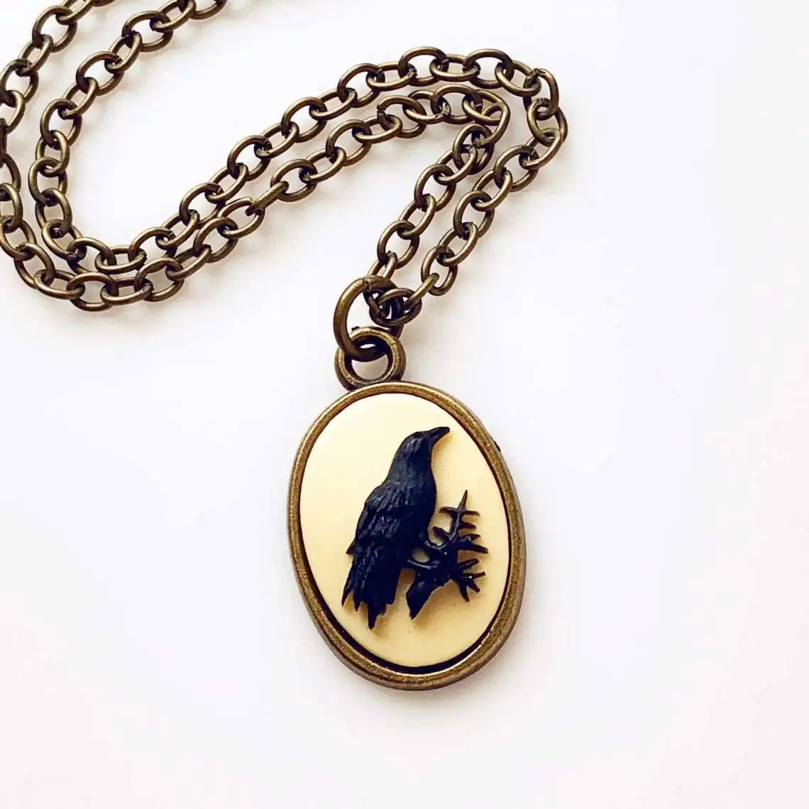 

Gothic Black Raven Cameo Necklace For Men Women Fashion Pagan Witch Jewelry Accessories Gift Vintage Raven Carved Charm Choker
