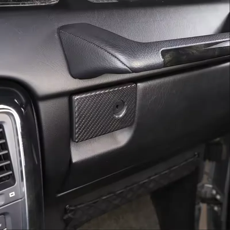 Фото Для Mercedes-Benz G-класса W463 2013-2018: Накладка на крышку перчаточного ящика пассажира (внутренние аксессуары) №4