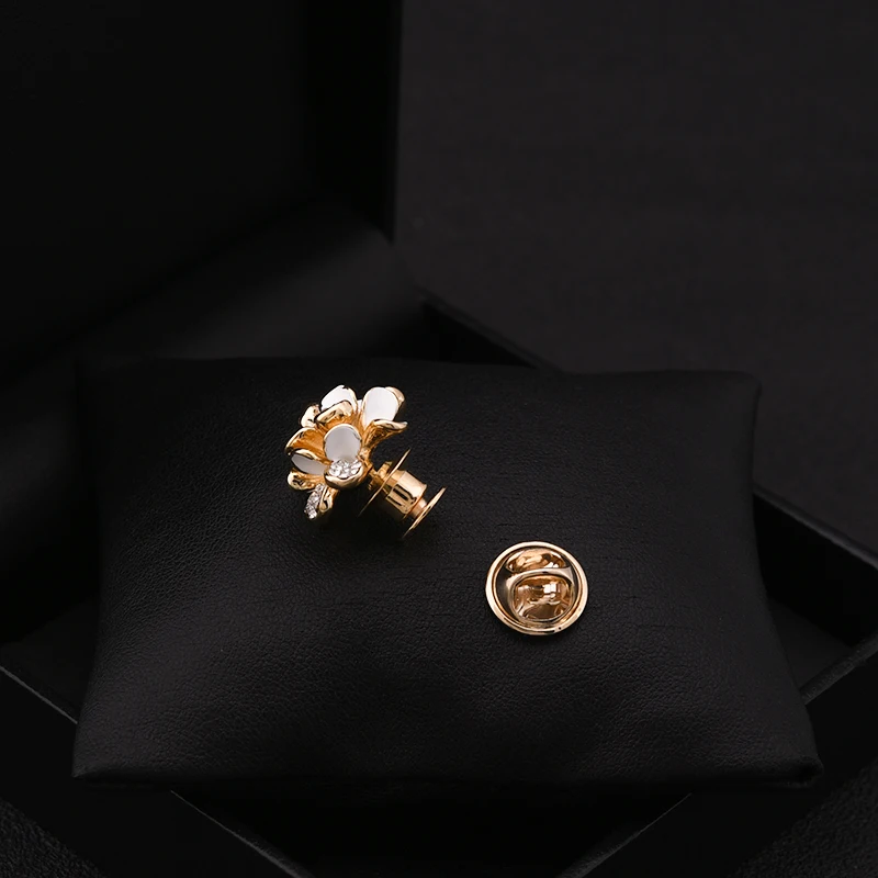 Exquisite Brooch Women's Shirt Collar Pin Fashion Flowers Versatile Anti-Exposure Cardigan Neckline Fixing Buckle Skirt Jewelry