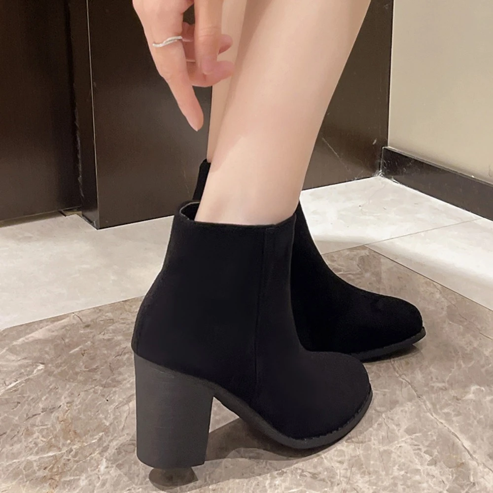 Женские короткие сапоги на высоком каблуке модная обувь с острым носком