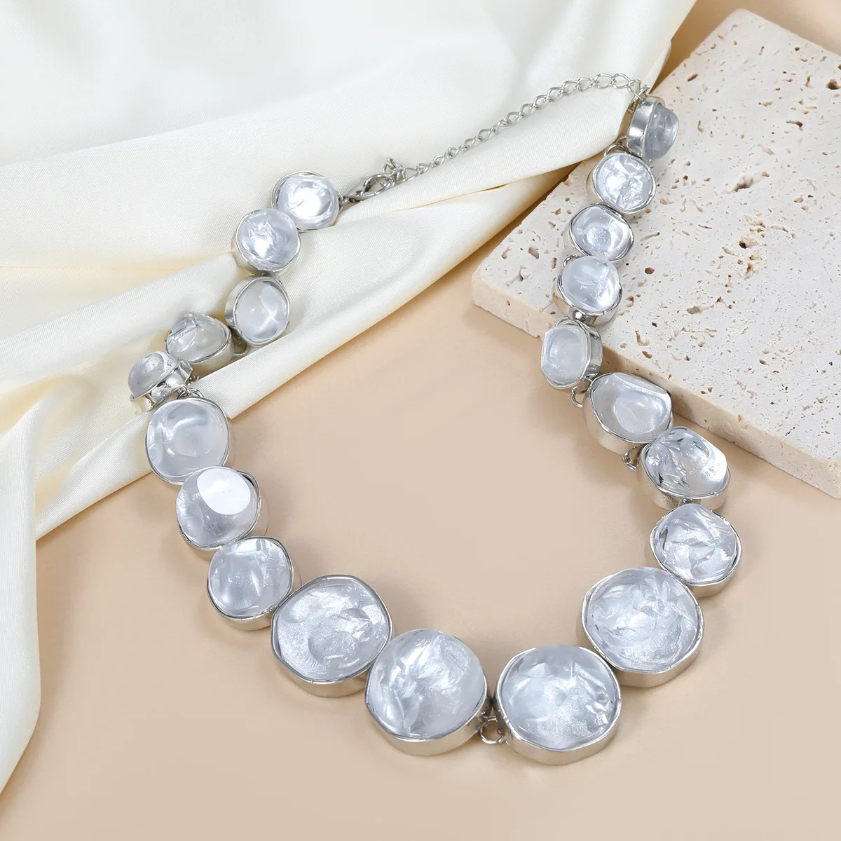 

Z Style Bohemian Round Resin Necklace for Women
