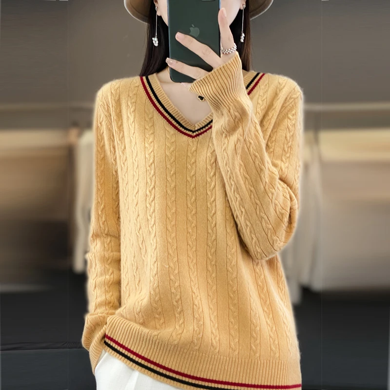 Свитер женский трикотажный с V-образным вырезом на осень/зиму