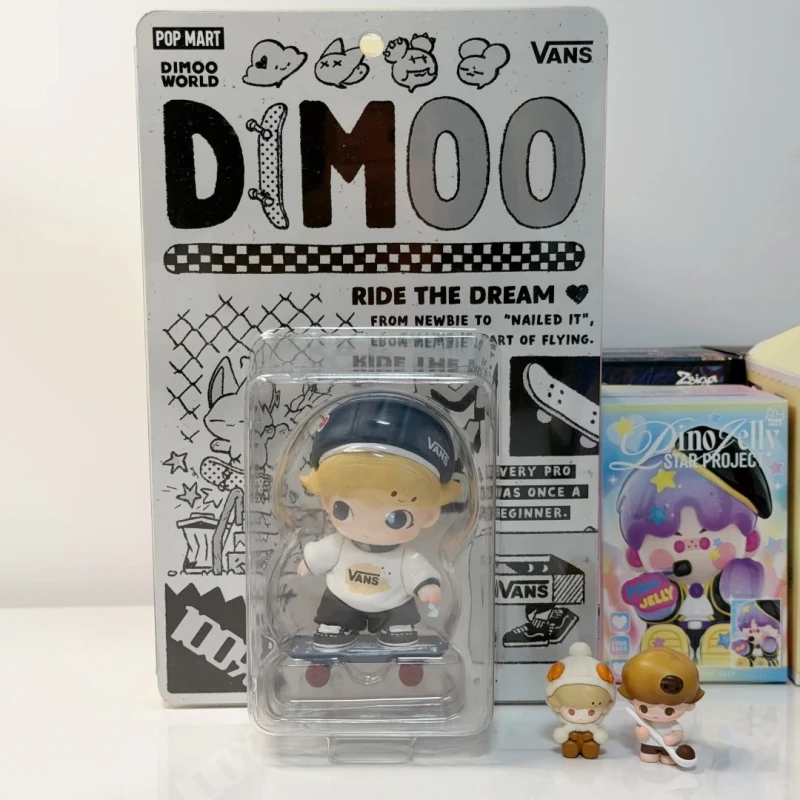 Фото POP MART DIMOO VANS Ride The Dream: Коллекционная фигурка-сюрприз (Blind Box) в коллаборации с Vans, модный настольный декор, художественная игрушка, изысканное изделие, коллекционный подарок №3