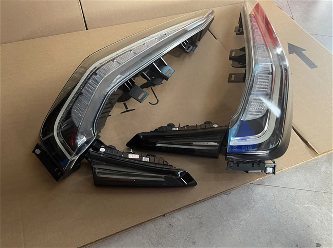 Задняя часть для Cadillac XT4 с динамическим поворотным сигналом