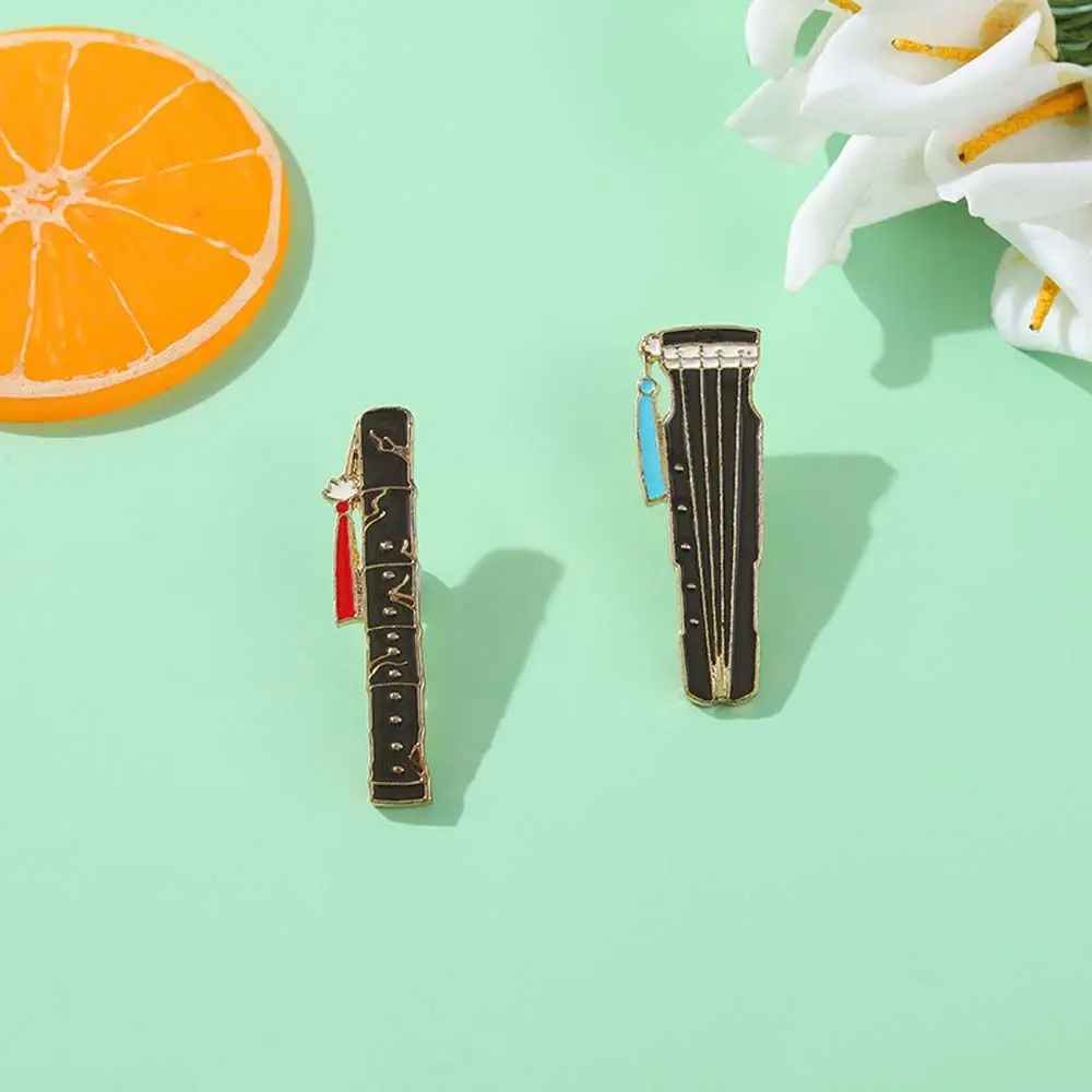 

Cute Anime Zither Brooch Cartoon Enamel Pin Creative Vintage Lapel Pin Personality Flute Badge Gift for Best Friend Jewelry