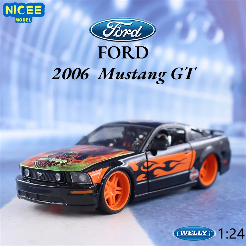 

Maisto 1:24 2006 Ford Mustang GT High Simulation Diecast Car Metal Alloy VW Model Car Toys For Children Gift Collection B907