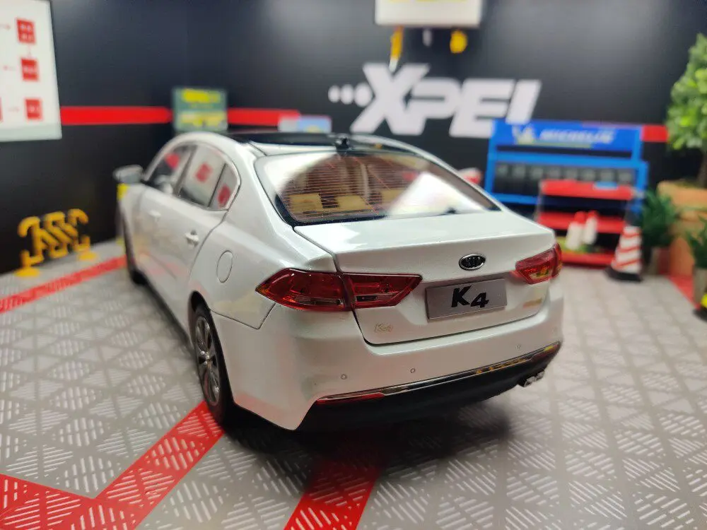 Фото Коллекционная модель автомобиля Dongfeng Yueda Kia K4 из литого металла в масштабе 1:18 с открывающимися дверями, оригинальный сувенир, подарок, предмет для демонстрации №4