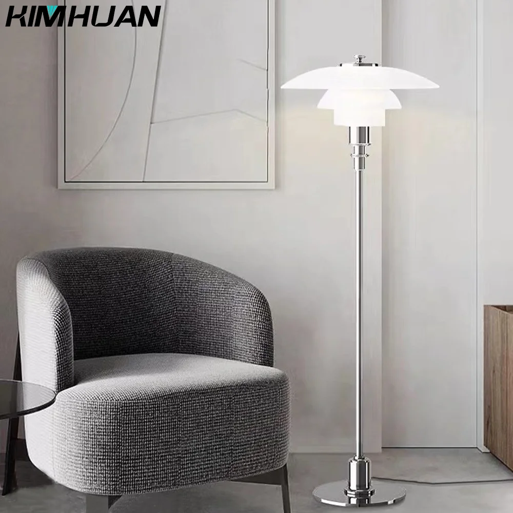 Напольная лампа в скандинавском стиле