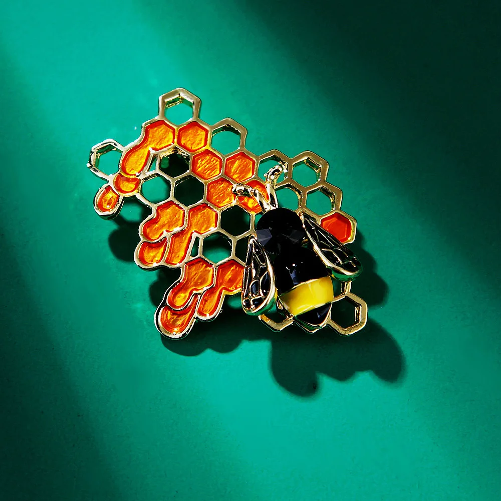 

TULX Trendy Breast Pin Honeybee Brooch for Women Gold Color Rhinestone Bee Brooch Coat Cute Garments Lady Gifts Fashion Jewelry