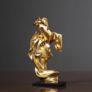 Lovers Statue Mini Resin Crafts Sculpture Small Ornaments Home Decoration Sculpture Model Desktop Wine Cabinet Decoration