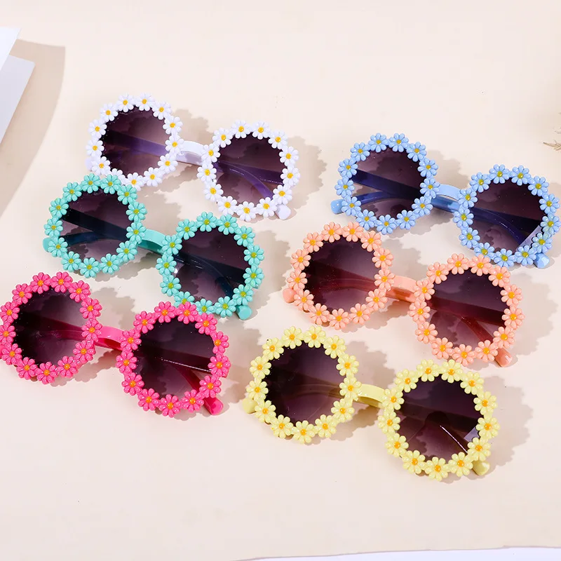 

Cute Small Daisy Baby Girls Classic Sunglasses Sun Protection Sunglasses New Flower Kid's Sunglasses UV400 Eyewear Party Favors