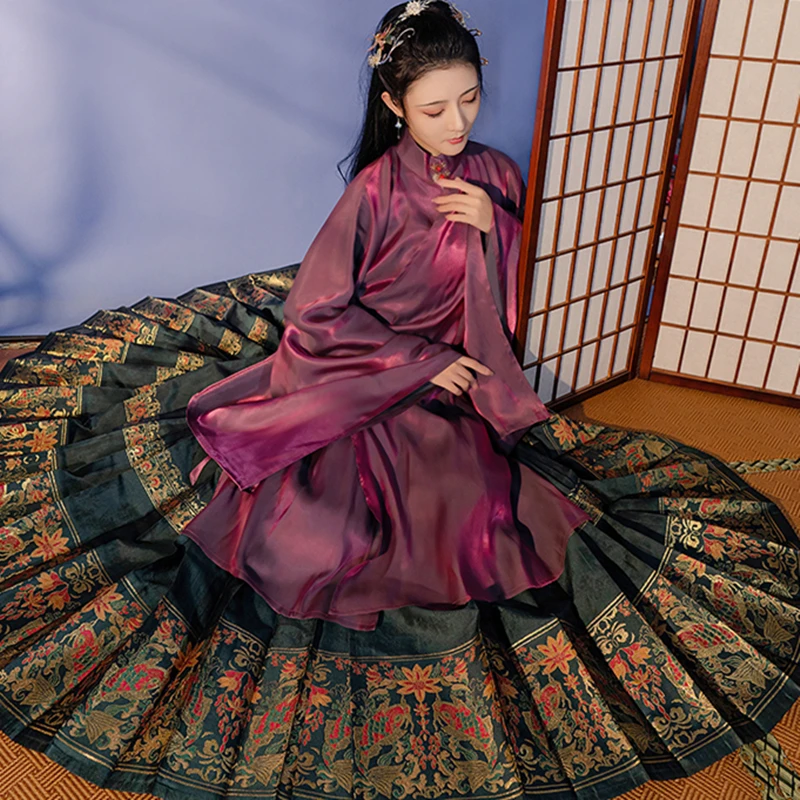 

Ming Dynasty Spring and Summer Hanfu Dress Women's Pleated Woven Flower Horse Dress Six-meter Hem Traditional Chinese Clothing