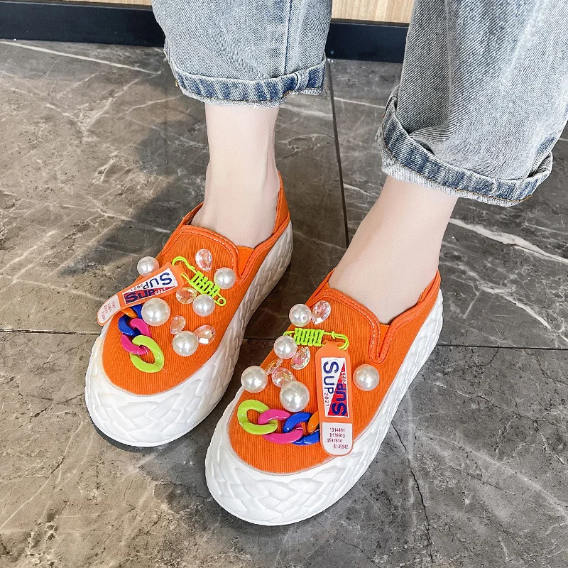 

Женские кроссовки с украшением из жемчуга, на платформе и с круглым носком