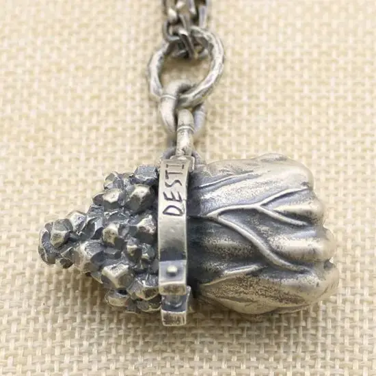 Кулон в виде кулака из серебра 925 пробы стиле рок