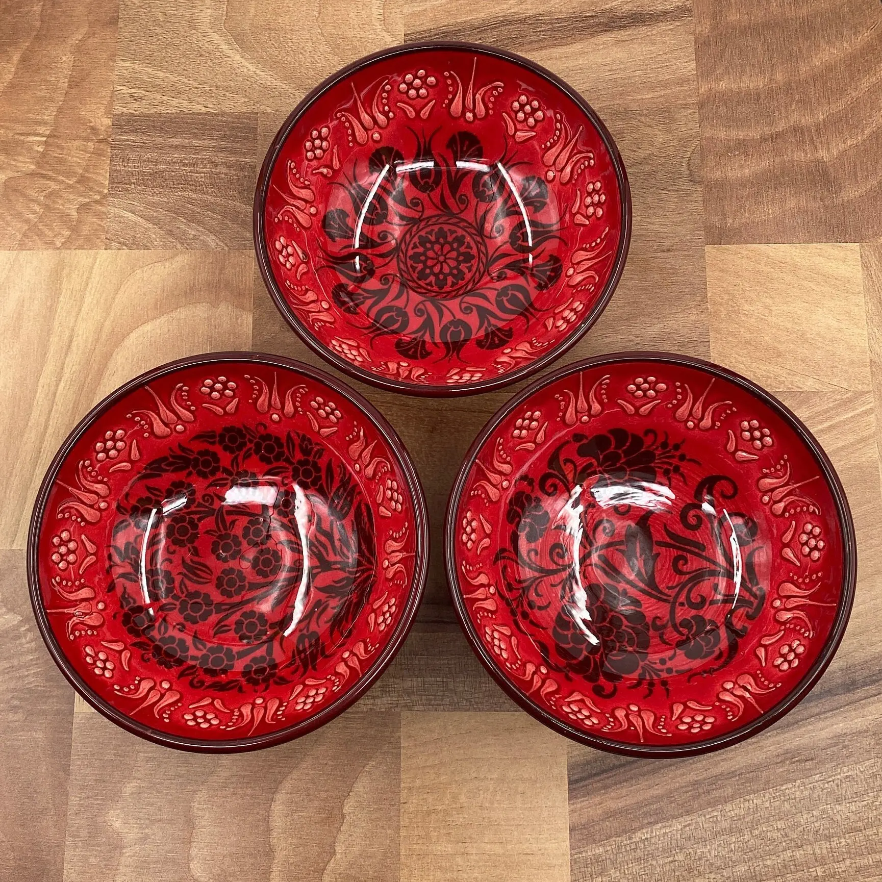 

Handmade Turkish Ceramic Bowls, Set of 3 Reds, Food Safe Appetizers, Salad, Cereal Bowls Set 4.7 "or 12cm Mid Size
