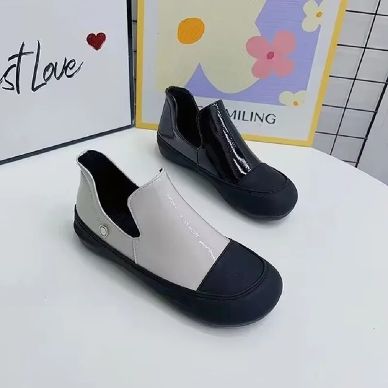 

Spring and summer new bean sole round head shallow mouth single shoes patent leather loose shoes soft sole casual shoes large si