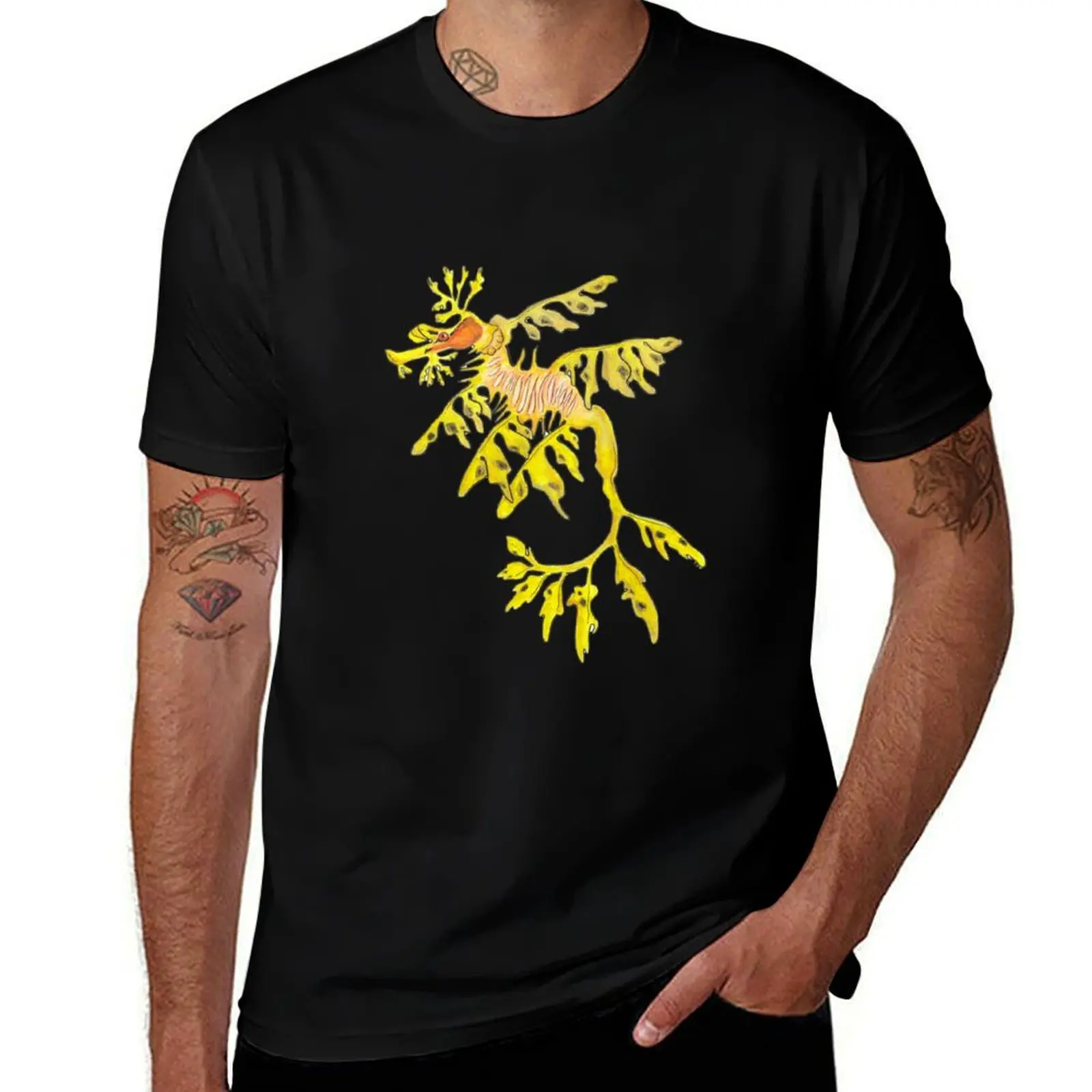 Фото Футболка Leafy Seadragon (Phycodurus eques) однотонная, большого размера, для высоких и крупных людей. №1