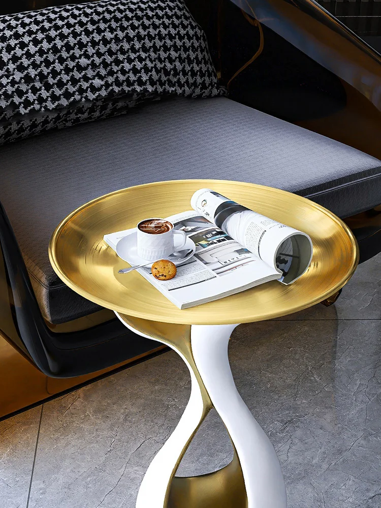 Кофейный столик в скандинавском стиле