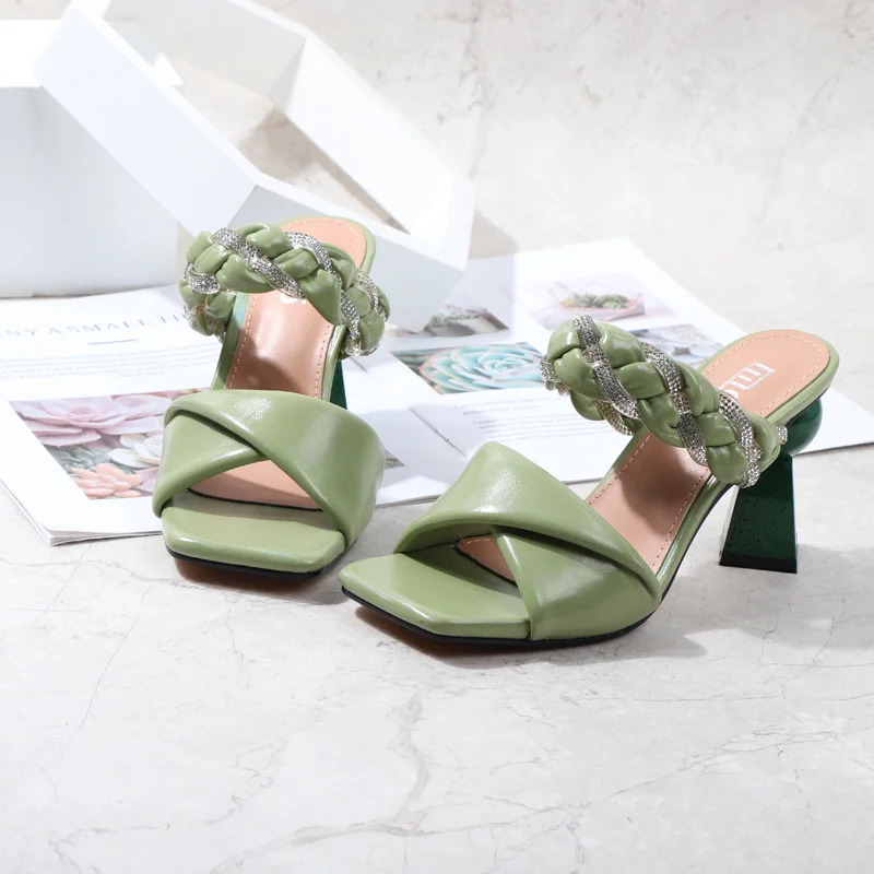 

Сланцы женские с блестками, резиновые шлепанцы, повседневные сандалии на низком каблуке, роскошные желейные, Гавайские, черные, лето