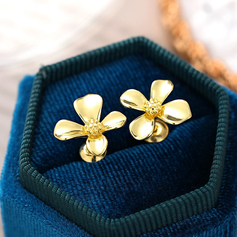 Серьги-гвоздики Huitan в эстетике цветка золотого цвета металлический стиль