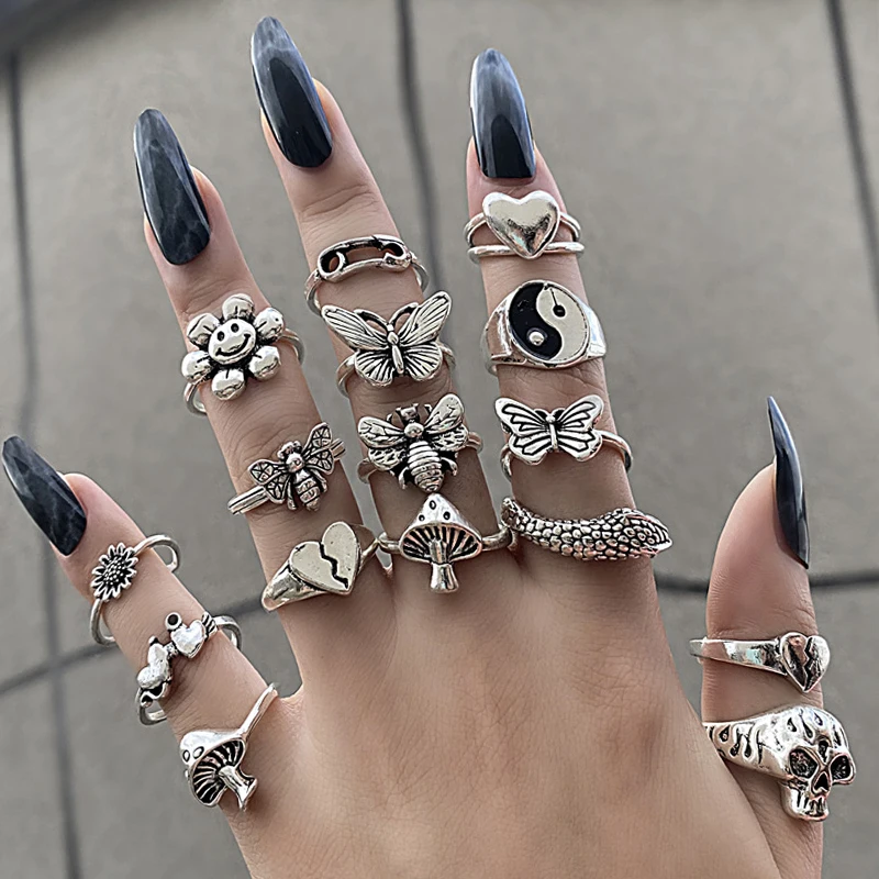 

Punk YinYang Ring Set for Women Gothic Black Heart Butterfly Vintage Ghost Silver Plated Retro Rhinestone Finger Jewelry