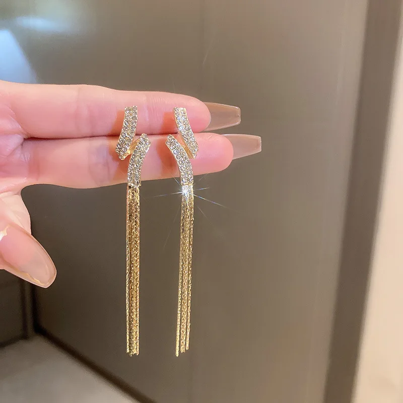 

New Fashion Super Sparking Geometric Twisted Diamond Earrings 2023 Women Tassel Earrings Gold Color Party Jewelry Unique Design