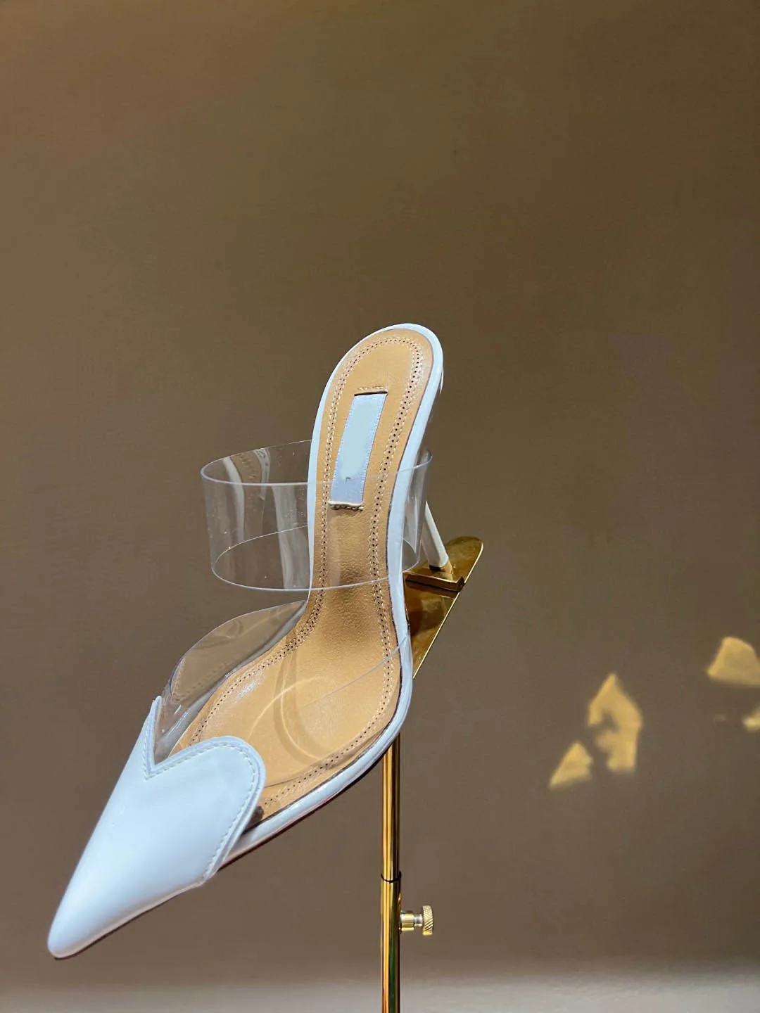 Рисунок 4 - Женские туфли-тапки Love на высоком каблуке