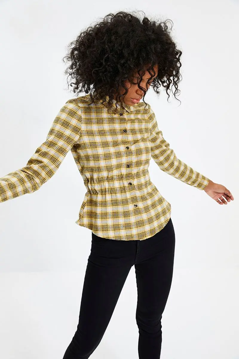 

Желтая эластичная рубашка TWOAW22GO1147 на талии