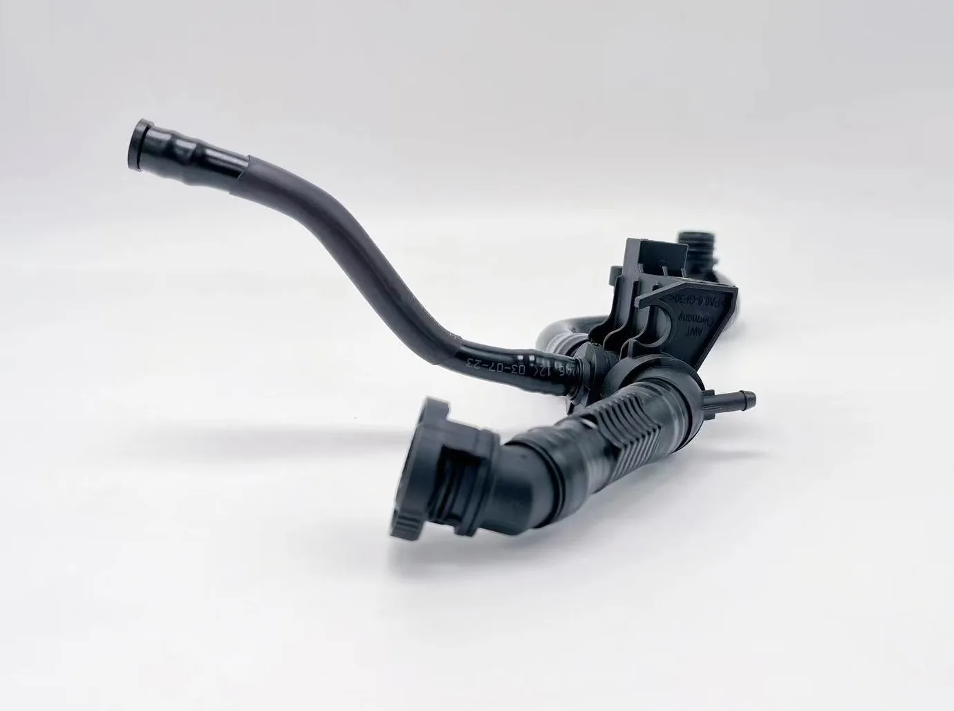 03C103474AB для EA111 Audi A1 VW EOS Scirocco Golf Tiguan Passat Touran Beetle Jetta вентиляционная трубка выхлопная