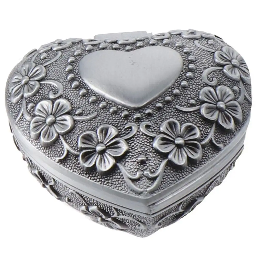 

Антикварная серебряная шкатулка для украшений в форме сердца