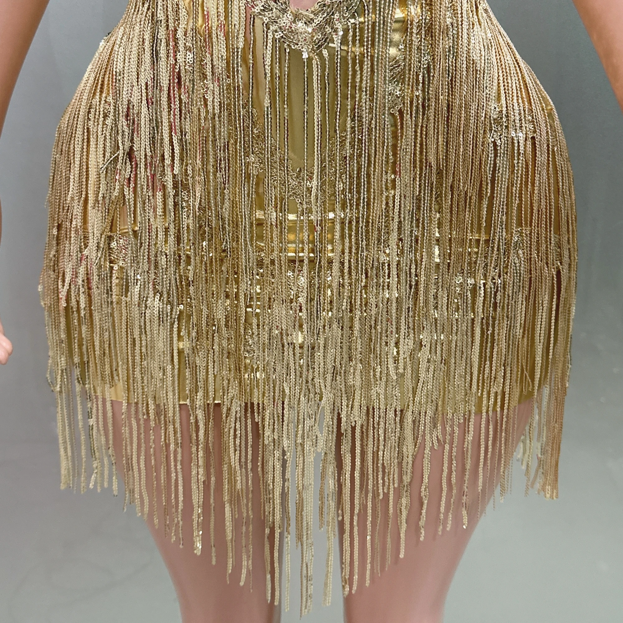 Блестящее женское платье с золотыми кисточками сексуальное мини-платье лямкой