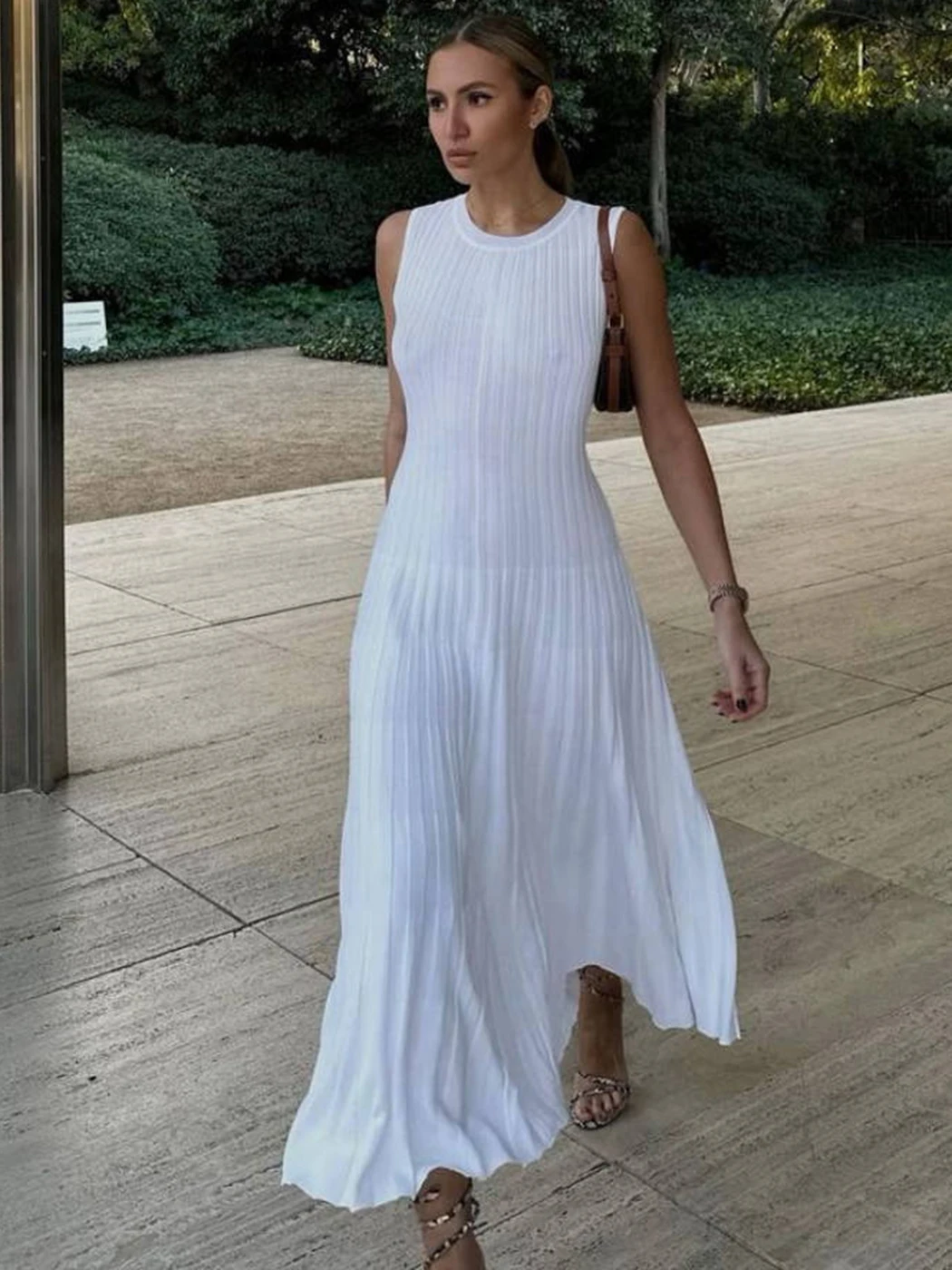 

2023 Summer Women Casual Sleeveless Solid Color Pleat Knitted Dress O-Neck A-line Pit Strip Slim Long Dress Sundress