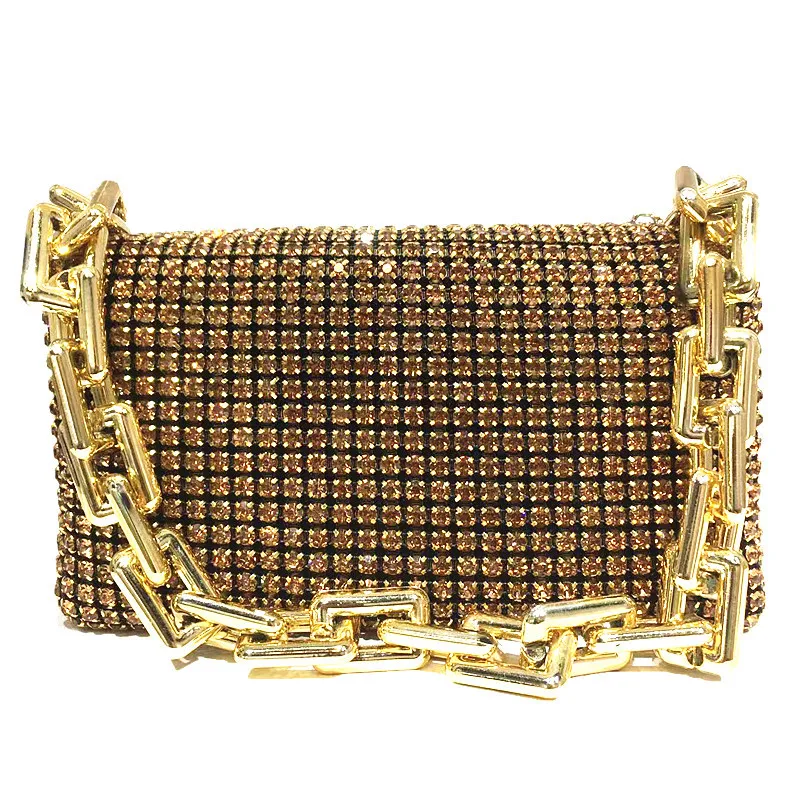 

Золотая вечерняя сумка-клатч с кристаллами