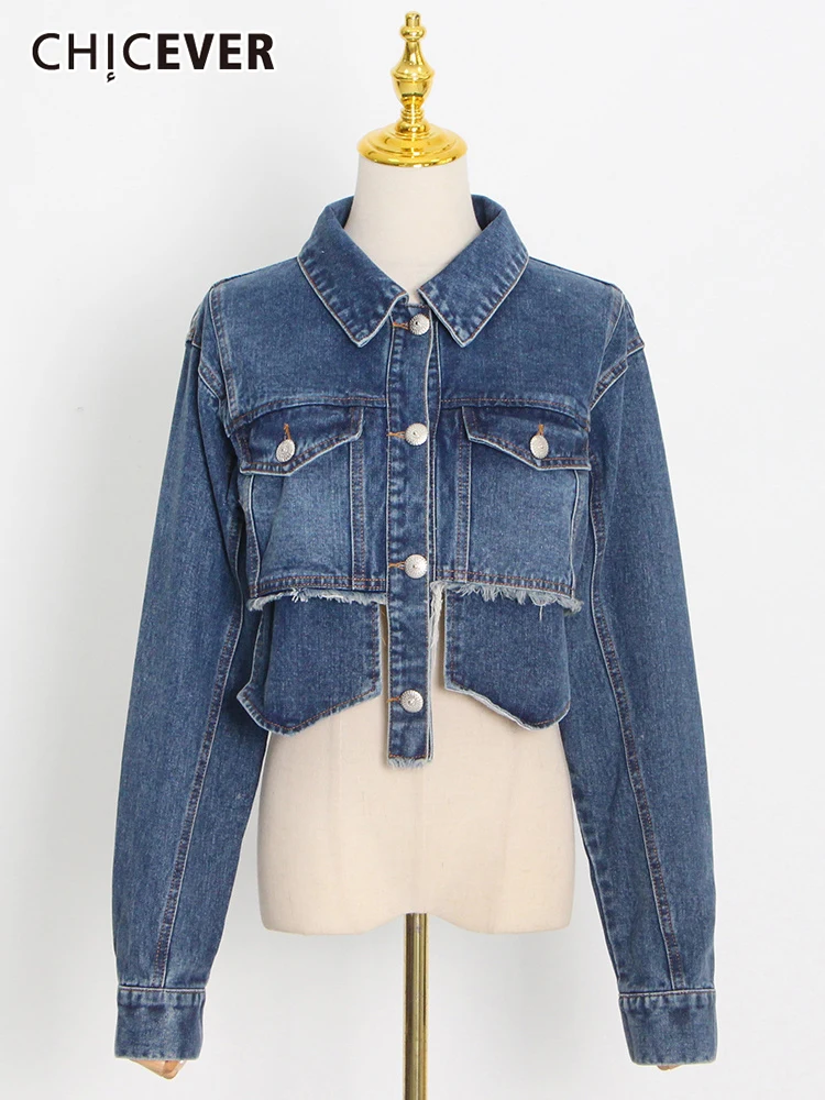 

Женская джинсовая куртка с неровным подолом, длинным рукавом и лацканами