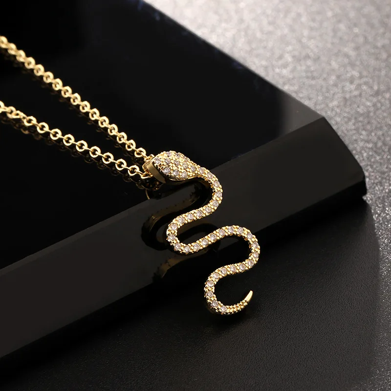 

French Luxury Spirit Snake Pendant Necklace Exquisite 18K Gold Clavicle Chain Women's Neck Necklace for Men Kpop Jewelry Sets