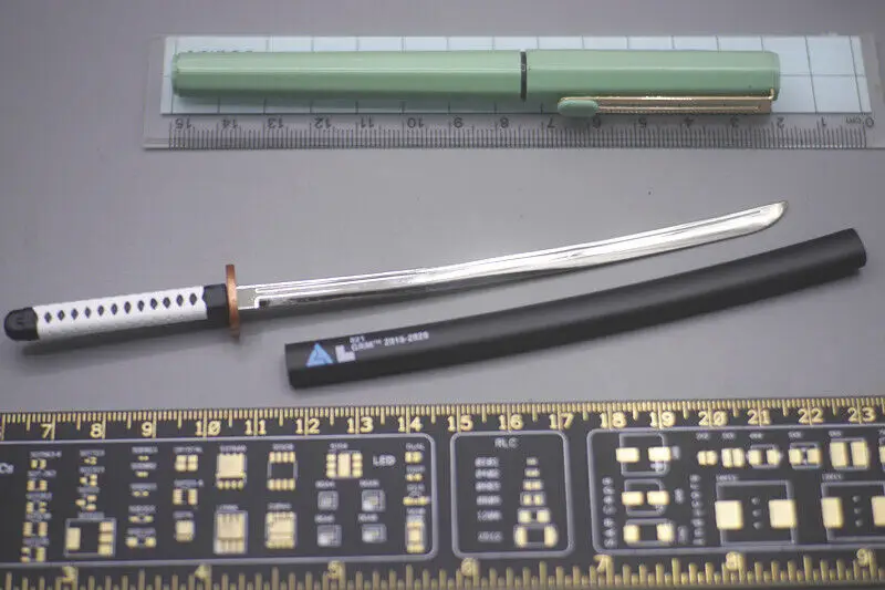 

GDTOYS1/6th GD97004 Female White Sword Metal Blade for 12''