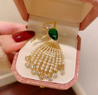 2022 new french elegant retro emerald water drop zircon pearl skirt dancing girl brooch sweet girl corsage pin