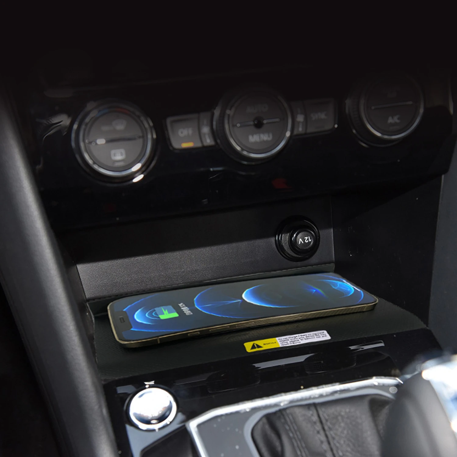 

for VW Volkswagen Tiguan 2017-2021 LHD!!! Car Cell Mobile Phone Smartphone 15W Fast Wireless Charging Pad Accessories 1 Set
