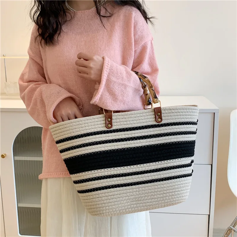 Holiday Travel Large Capacity Tote Beach Bags Women's New Fashion Knitted Handheld Shoulder Bag Simple Leisure Commuting Satchel