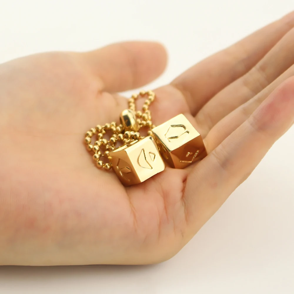 Фото Браслет цвета античного золота Han Solo Lucky Dice Prop, кубики 1,25 см с звеньями-цепочкой, браслет, ювелирные изделия для косплея №5