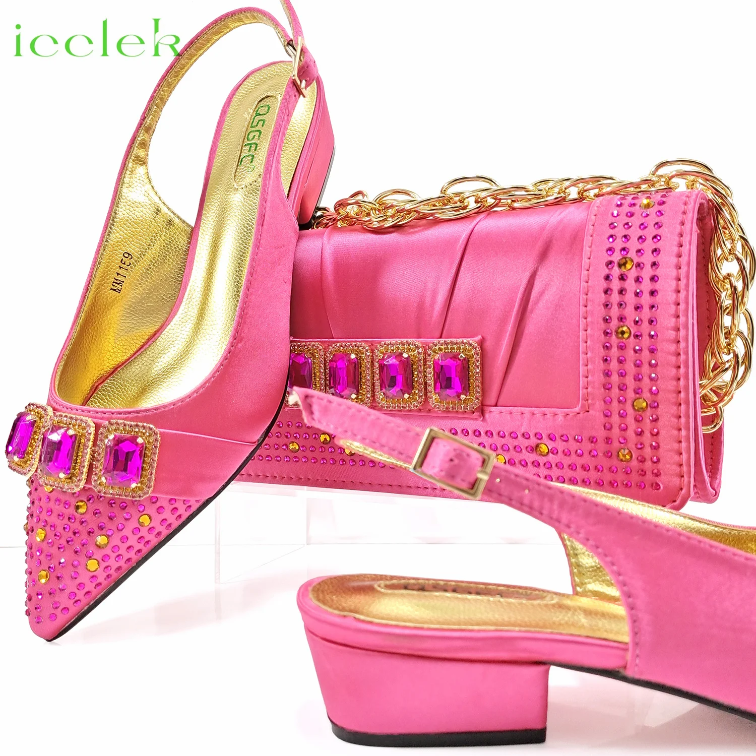 Женские туфли-лодочки с острым носком на низком каблуке