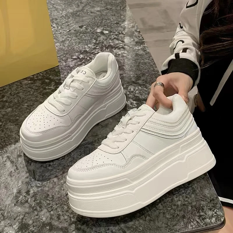 

Женские кроссовки на толстой подошве, белые повседневные кожаные кроссовки на высокой платформе 8 см, модель B326 на осень, 2023