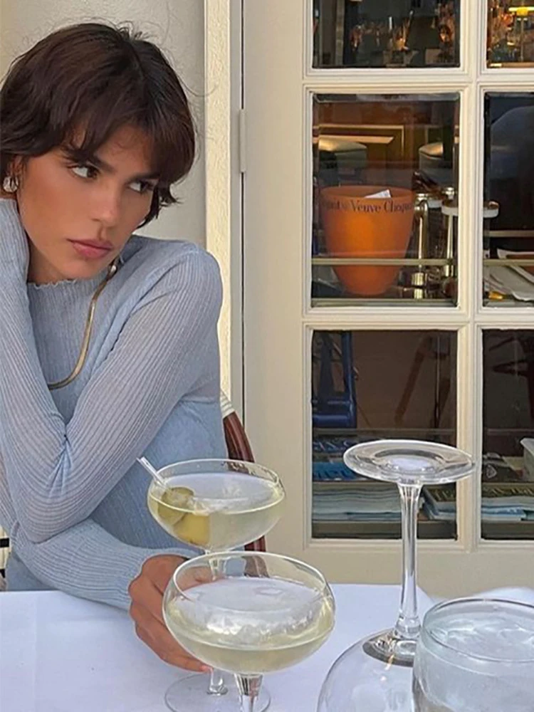 Женский укороченный топ с длинным рукавом |