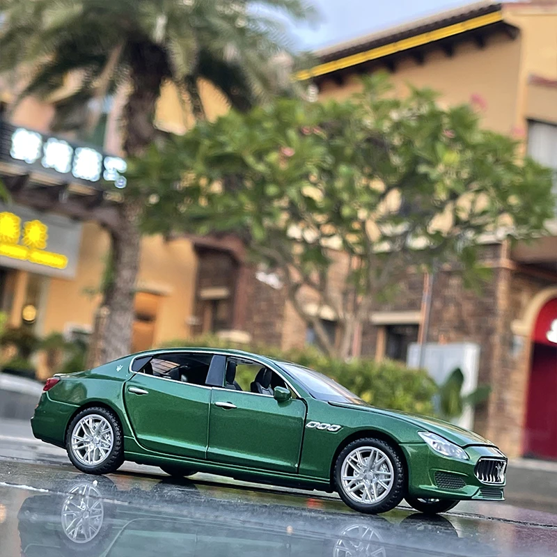 

Модель автомобиля Maserati Quattroporte Coupe из сплава в масштабе 1:32, литой металлический игрушечный автомобиль, модель имитации звука светильник, кол...