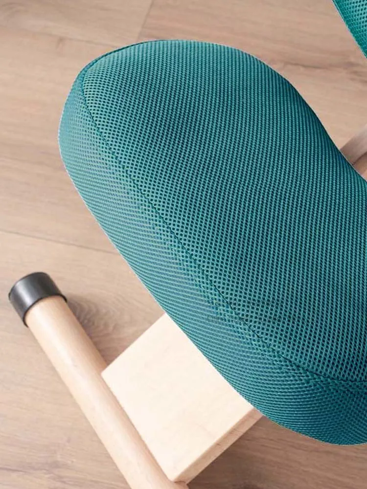 Домашнее кресло из массива дерева на коленях для коррекции осанки подъемное