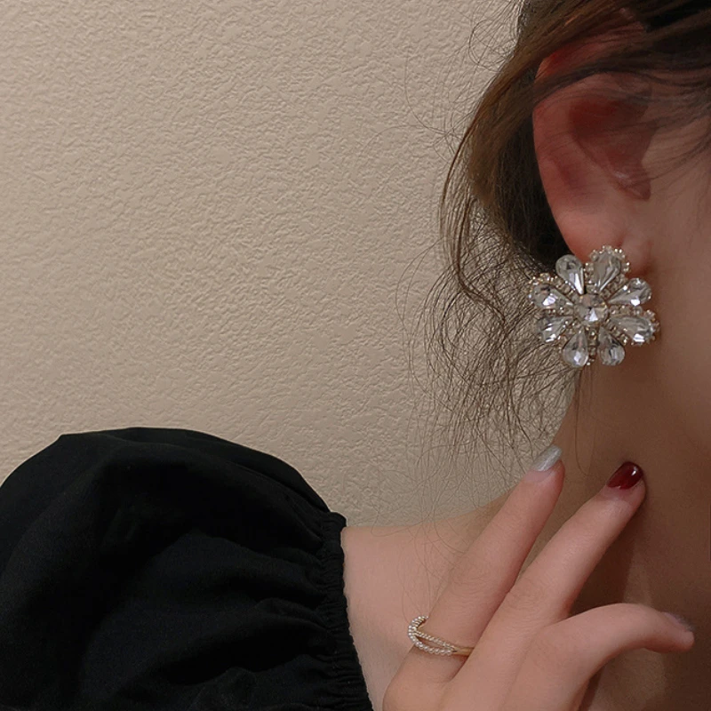 

KAITIN Full Diamond Flower Earrings Women Exaggerated Retro Temperament Earrings Simple Fashion Personality Jewelry Wholesale
