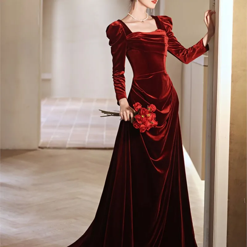 Бархатное платье с длинным рукавом и винно-красным рыбьим хвостом
