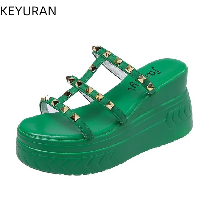 

Шлепанцы женские с заклепками, Сланцы на платформе, Пляжная модная Уличная обувь, роскошные дизайнерские сандалии, повседневные, лето 2023